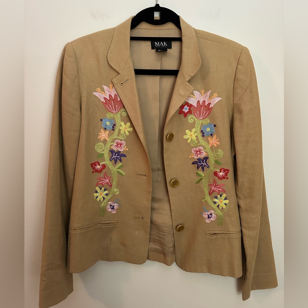 MAK New York Embroidered Floral Blazer Size 4 Tan Like NEw
